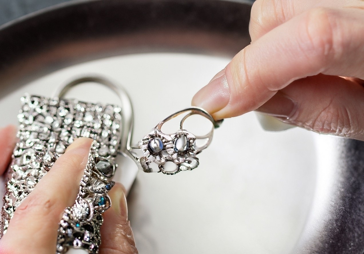 5 astuces pour nettoyer les bijoux en argent